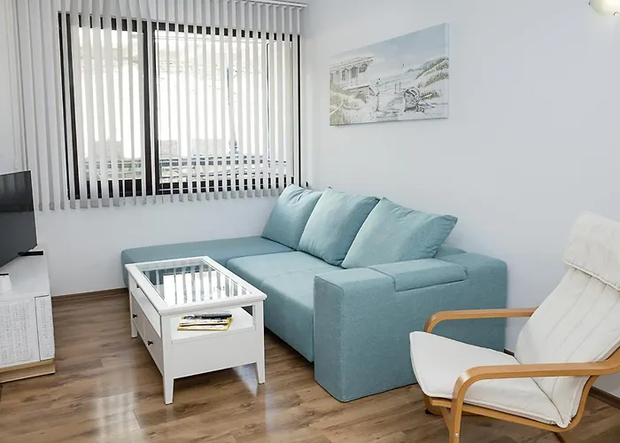 Cozy Seaside Escape - Stylish 1-bedroom In By Flat Mаnager