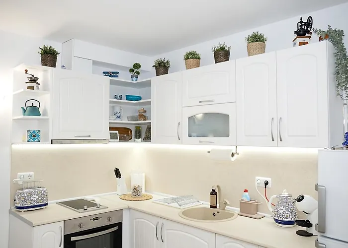 Cozy Seaside Escape - Stylish 1-bedroom In By Flat Mаnager