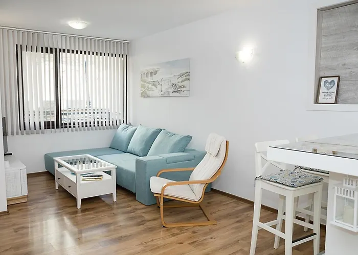 Cozy Seaside Escape - Stylish 1-bedroom In By Flat Mаnager